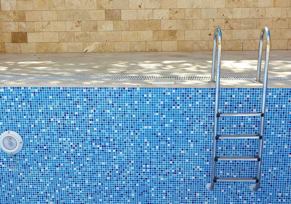 Why is Your Swimming Pool Losing Water? Crystal Falls Pools